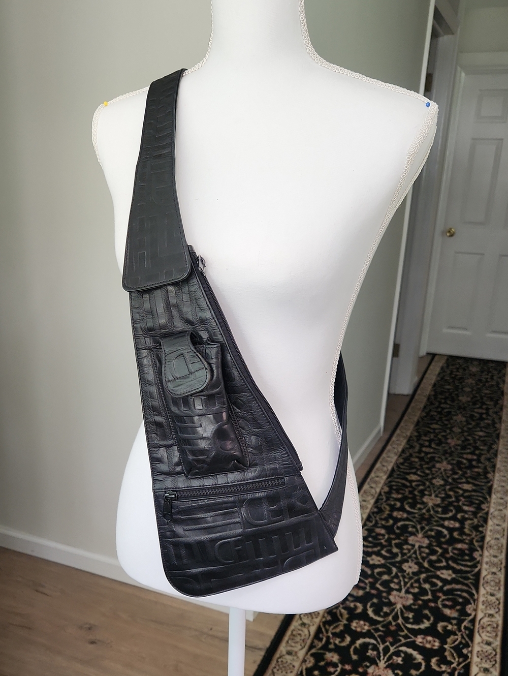 Vintage Due Fratelli Embossed Leather Sling Bag Black Crossbody Chest Pack Y2K